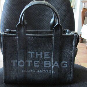 MARC JACOBS BLACKSMALL LEATHER TOTE BAG  NEW WITHOUT TAGS